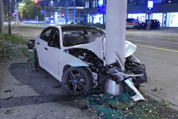 Der Unfallwagen erlitt Totalschaden.