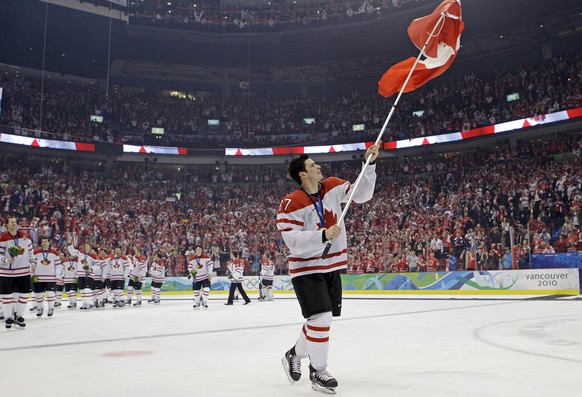 Canada's Sidney Crosby (87) waves a Canadian flag after the men's ice hockey medal ceremony at the Vancouver 2010 Olympics in Vancouver, British Columbia, Sunday, Feb. 28, 2010. (AP Photo/Ma ...