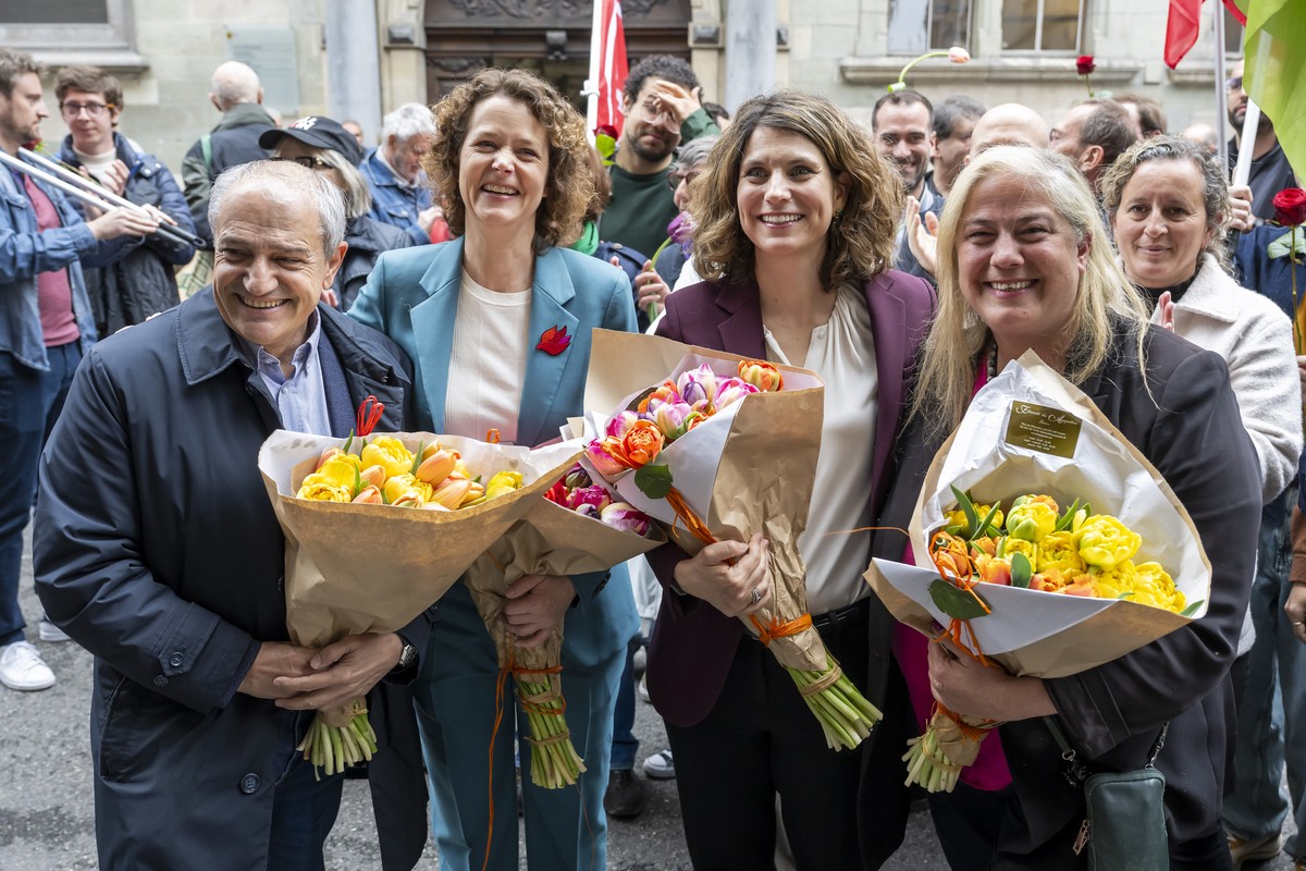 Les candidats Alfonso Gomez Les Verts, Joelle Bertossa PS, Christina Kitsos PS, Marjorie de Chastonay Les Verts, de gauche a droite, arrivent a l'Hotel de Ville, lieu de presentation des resultat ...