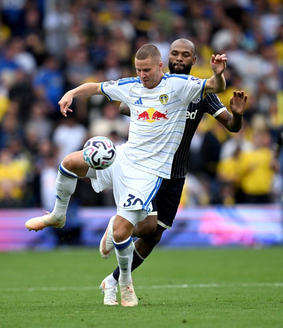 Nico Elvedi of Leeds United and Igor Thiago of Brentford Leeds United v Brentford, Premier League Football, Football, Elland Road, Leeds, UK - 30 Aug 2026Leeds Elland Road United Kingdom EDITORIAL USE ...