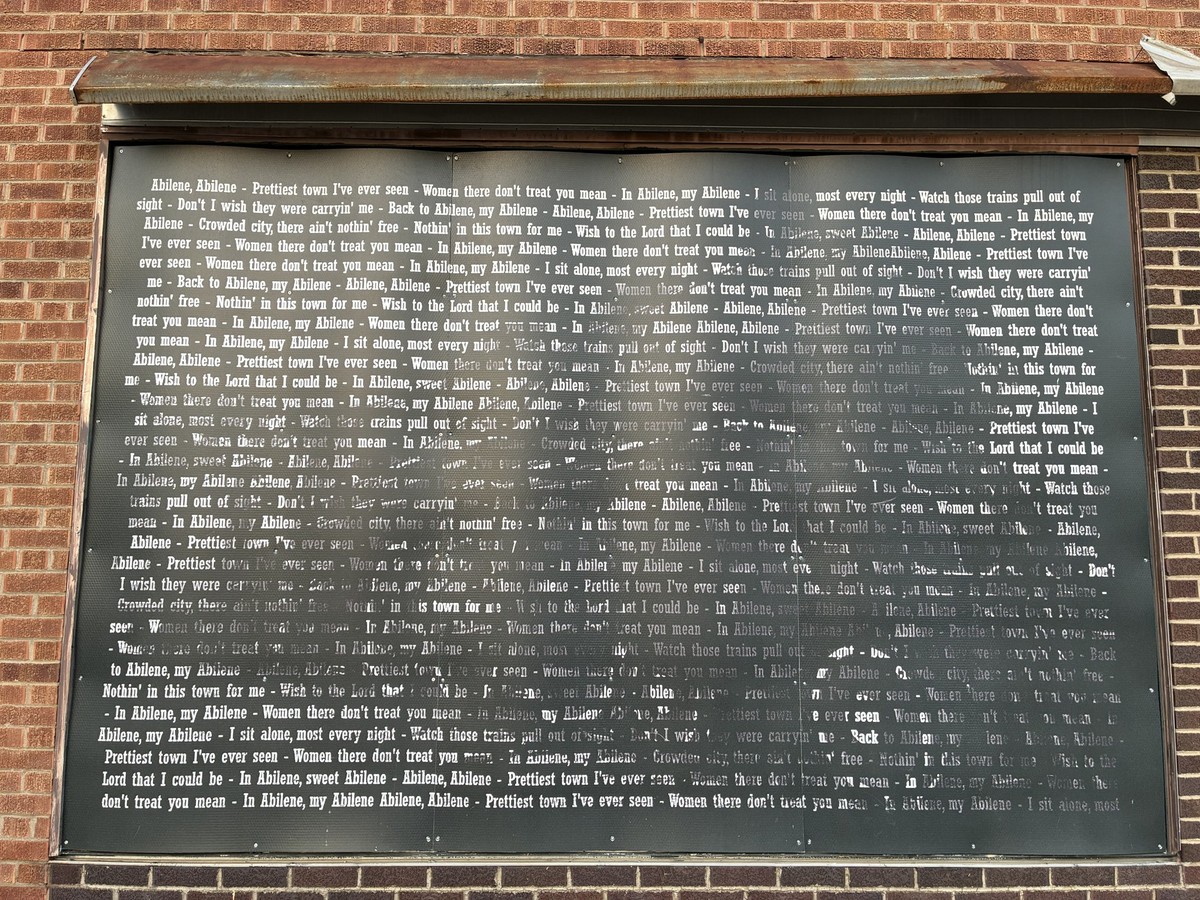 «Abilene – schönste Stadt, die ich je gesehen habe …» Liedtext des gleichnamigen Songs «Abilene» von George Hamilton IV. Abilene/Texas will den Song für sich, gerichtet ist er aber an Abilene/Kansas.