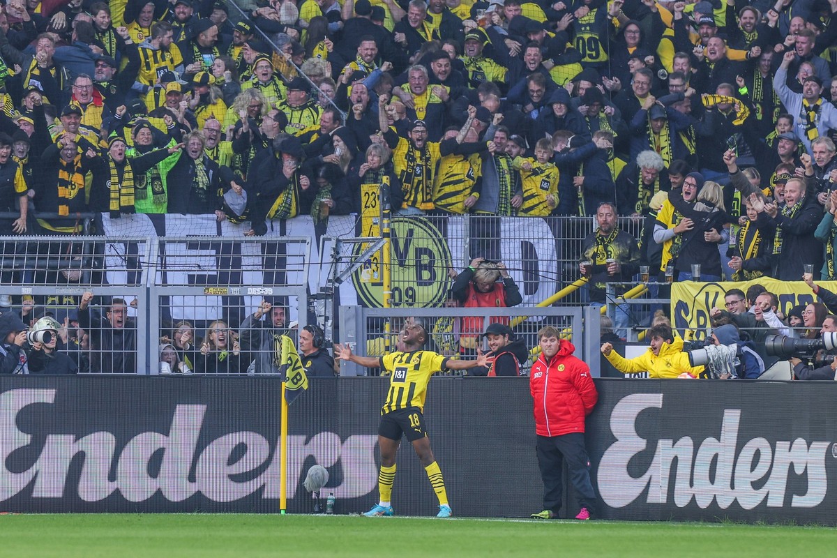 17.09.2022, Fussball, Saison 2022/2023, 1. Bundesliga, 7. Spieltag, Borussia Dortmund - FC Schalke 04, Youssoufa Moukoko Borussia Dortmund jubelt nach seinem Tor zu 1 zu 0. Foto: Tim Rehbein/RHR-FOTO  ...