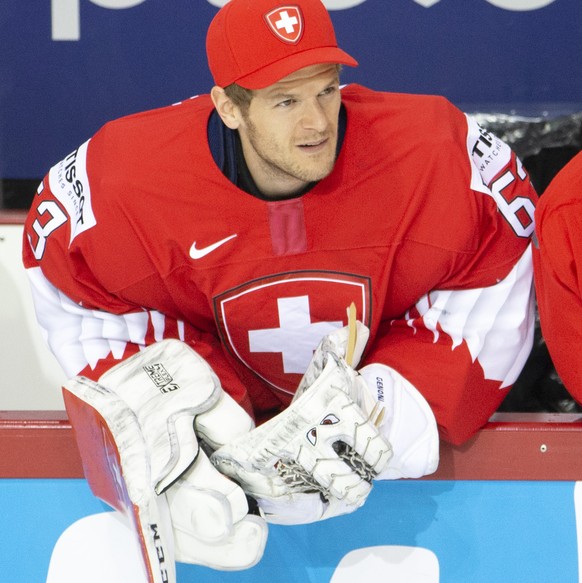 Switzerland&#039;s goaltender Leonardo Genoni, left, and Stefan Steiner, left, equipment manager of Switzerland national ice hockey team, look the game, during the IIHF 2021 World Championship prelimi ...