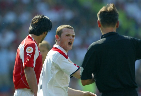 Onderwerp/Subject: England - Switzerland Euro 2004 Reklame: Club/Team/Country: England Switzerland Seizoen/Season: 2003/2004 2004/2005 FOTO/PHOTO: England s Wayne ROONEY protesting after receiving a y ...