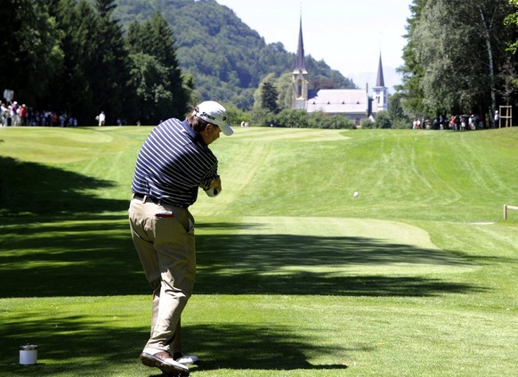 Der zweitplatzierte Andrew Oldcorn aus Schottland bei einem Abschlag, am Sonntag 3.Juli 2011, beim PGA Seniors Open Golfturnier in Bad Ragaz. (PHOTOPRESS/Karl Mathis)