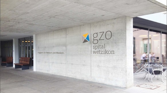 Spital Wetzikon führt die 38-Stunden-Woche ein: Die zwei Mitarbeiterinnen und die Führung des Spital Wetzikon sind zufrieden.