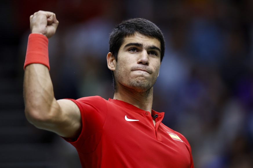 epa10191975 Spain&#039;s Carlos Alcaraz reacts during a match against South Korean tennis player Soonwoo Kwon during their men&#039;s single Davis Cup qualifying stage tennis match between Spain and S ...