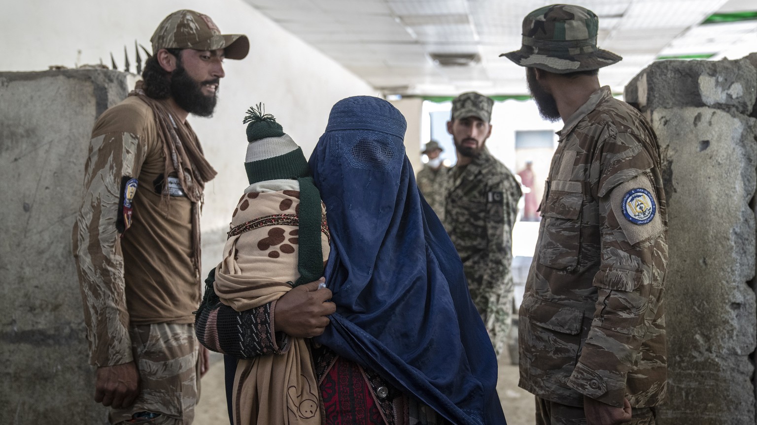 An Afghan refugee woman returns to Afghanistan through the Torkham Pakistan-Afghanistan border, in Torkham Afghanistan, Friday, Nov. 3, 2023. A huge numbers of Afghans refugees entered the Torkham bor ...