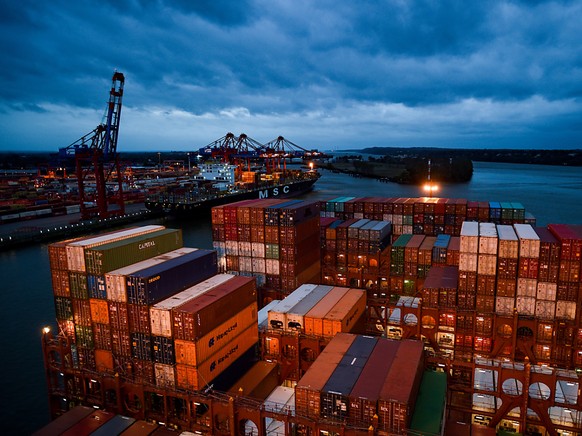 Der Welthandel und damit die Containerschifffahrt erholen sich schneller als erwartet von der Pandemie. (Symbolbild)
