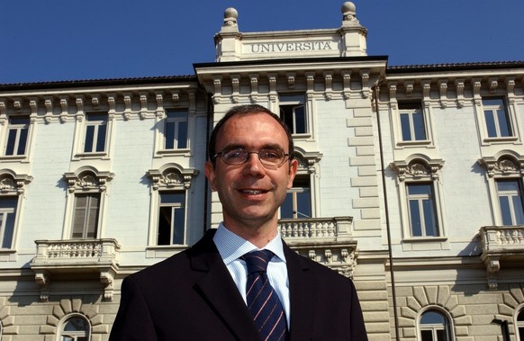 Andrea Arcidiacono, Kommunikationsverantwortlicher der Universitaet der Italienischen Schweiz von Lugano, aufgenommen am Mittwoch, 16. Maerz 2005, vor der Universitaet in Lugano. (KEYSTONE/Karl Mathis ...