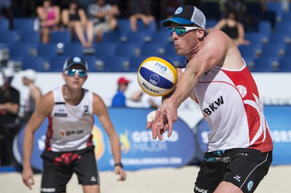 Philip Gabathuler, right, of Switzerland plays a ball next his teammate Mirco Gerson during the Beachvolley Worldtour Major Series, Friday, July 10, 2015, in Gstaad Switzerland. (KEYSTONE/Peter Schnei ...