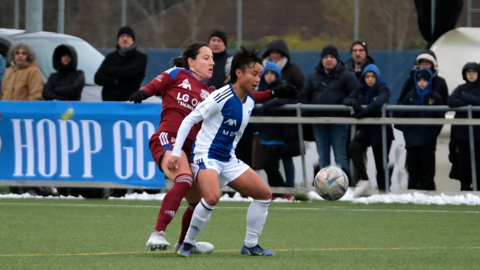 Linyan Zhang Grasshopper 18 amd Maeva Clemaron Servette 21 - AXA Women Super League - Grasshopper vs Servette Niederhasli Grasshopper s facility Zürich Schweiz Copyright: xSergioxBrunettix