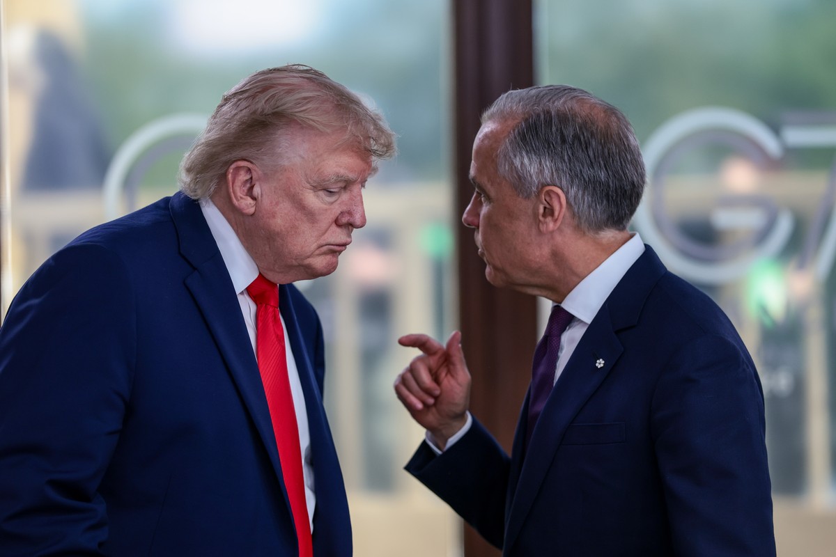 FILE - President Donald Trump speaks with Canadian Prime Minister Mark Carney, right, at a working lunch with leaders of G7 and the Middle East in Evian-les-Bains, France, Tuesday, June 16, 2026. (Eve ...