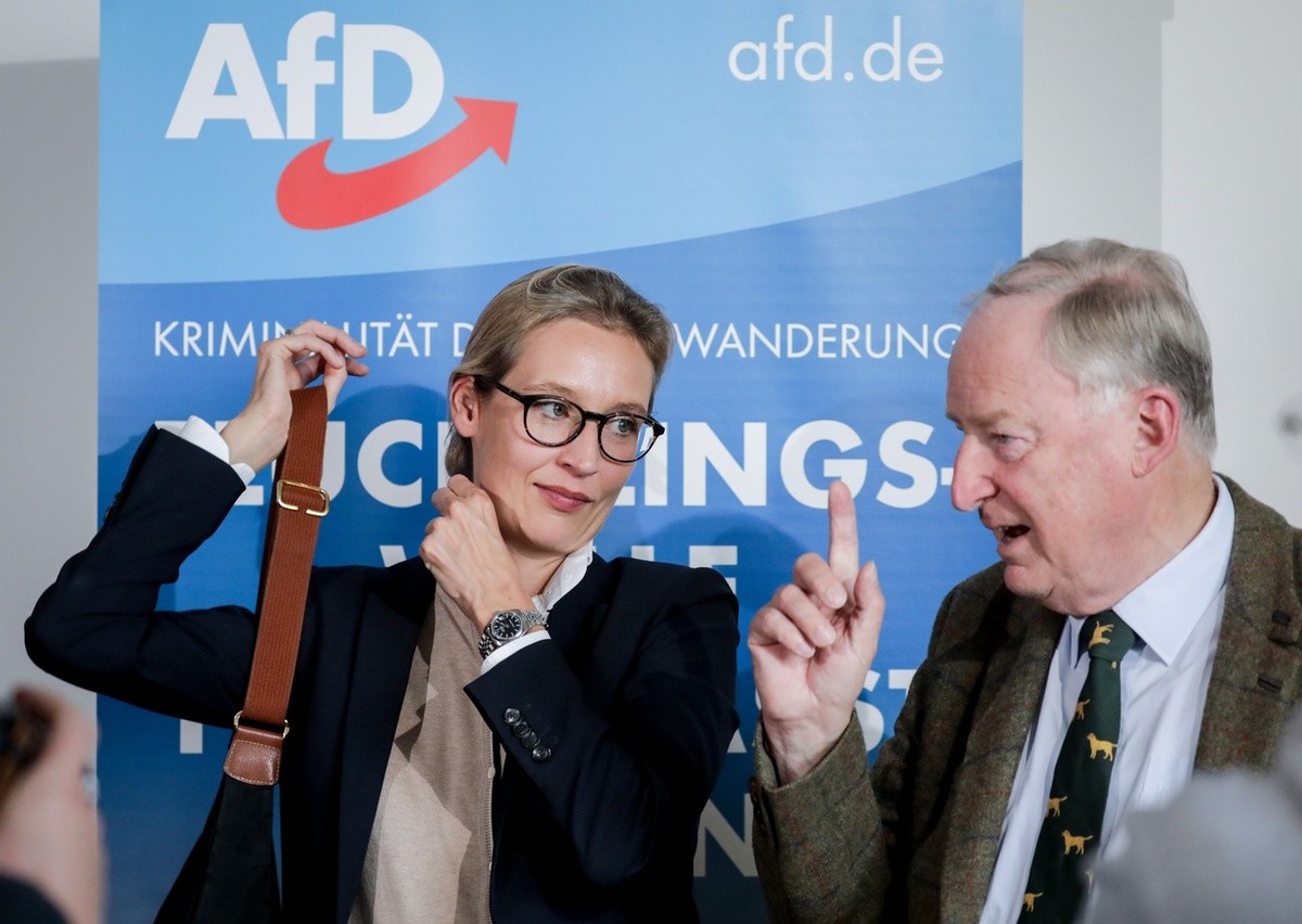 Alice Weidel und Alexander Gauland, die Spitzenkandidaten der Partei Alternative für Deutschland (AfD) für die Bundestagswahl, äußern sich am 18.09.2017 bei einer Pressekonferenz in Berlin zu den Them ...