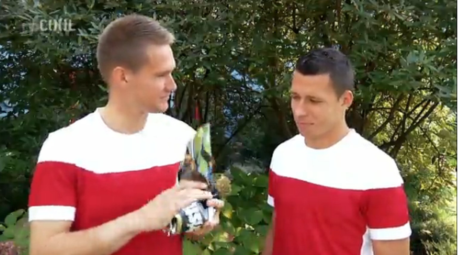 Die Basler Vaclik und Suchy machen für einen tschechischen Fernsehsender kurzen Prozess mit Cristiano Ronaldo.&nbsp;
