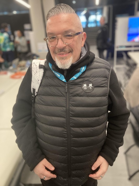 Giovanni Giovi Marti als Speaker beim Eishockey an den Olympischen Spielen in Mailand