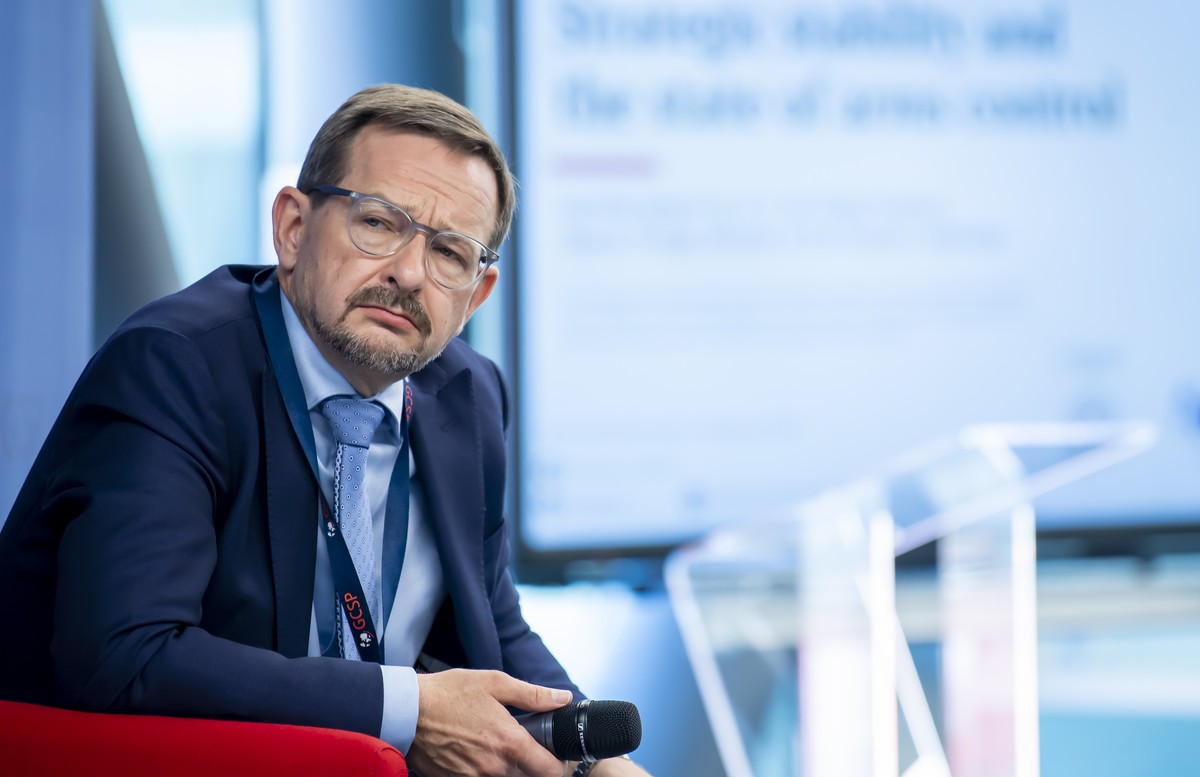 Ambassador Thomas Greminger, listen to a speech on the topic about the Strategic stability and the state of arms control, during the public discussion at the Geneva Centre for Security Policy (GCSP) i ...
