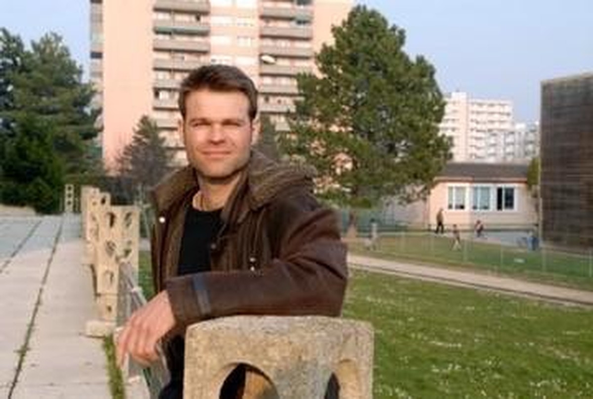 Vincent Artison a publié en 2015 un ouvrage sur le travail social hors murs avec un «focus sur les notions de sécurité et d'insécurité».