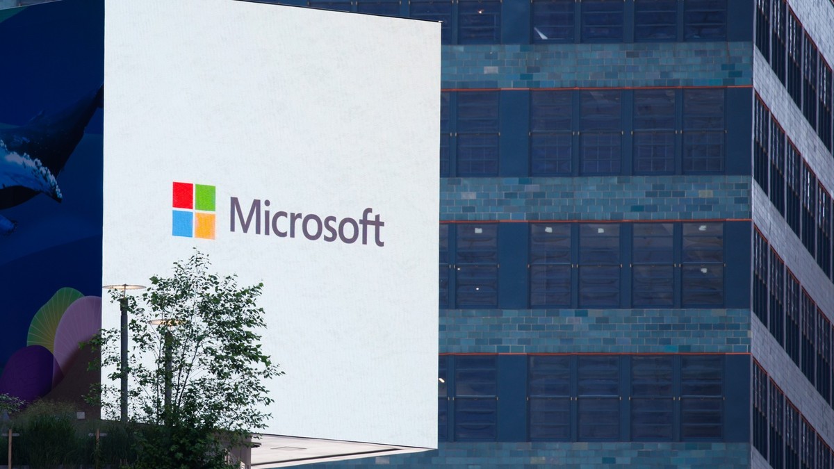epa11488344 A Screen display the Microsoft Logo in Times Square New York, New York, USA, 19 July 2024. Companies and institutions around the world have been affected on 19 July by a major computer out ...