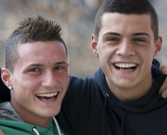 Die Spieler des FC Basel, Taulant Xhaka links, und Granit Xhaka, rechts, fotografiert in Basel am Freitag, 4. Maerz 20011. (KEYSTONE/Georgios Kefalas)