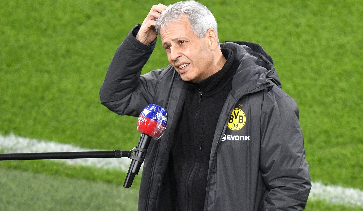 Dortmund&#039;s head coach Lucien Favre prior to the German Bundesliga soccer match between Borussia Dortmund and Bayern Munich in Dortmund, Germany, Saturday, Nov. 7, 2020. (AP Photo/Martin Meissner, ...