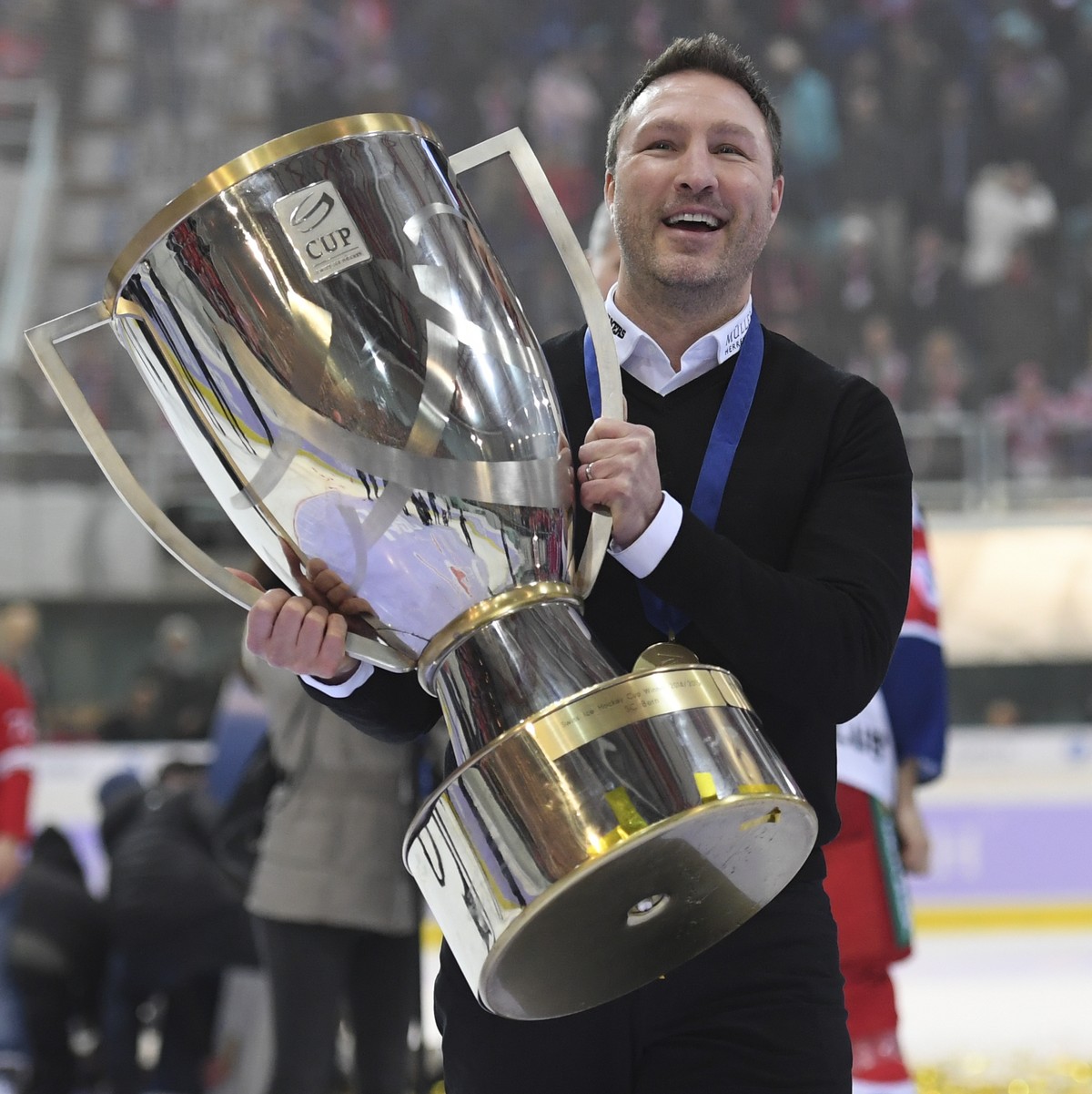 Jubel bei Rapperswils Cheftrainer Jeff Tomlinson nach dem Final des Swiss Ice Hockey Cups 2017/18 zwischen den Rapperswil-Jona Lakers und dem HC Davos, am Sonntag, 4. Februar 2018, in der St. Galler K ...