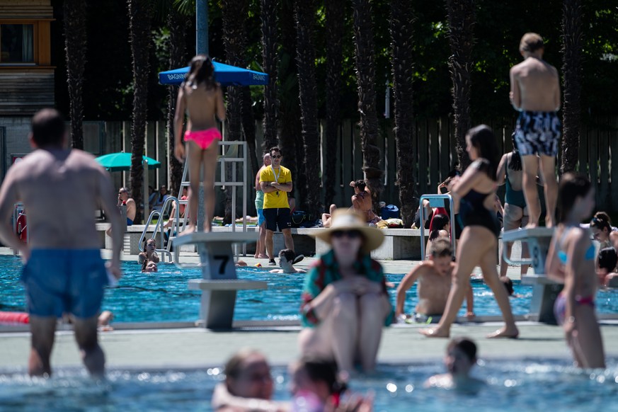 People enjoy the sunny weather after the reopening of the Lido di Lugano seaside resort and open-air swimming pool will reopen on Saturday, 20 June 2020, after the coronavirus crisis, in Lugano, Switz ...