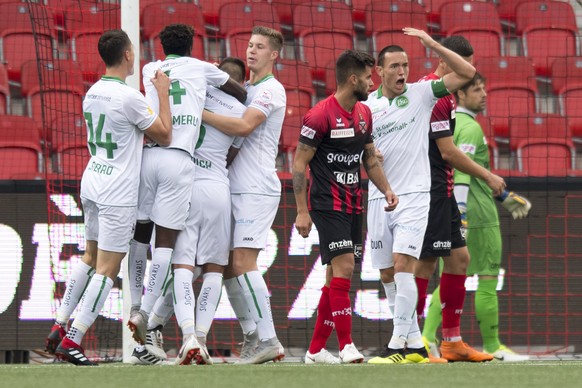 Les joueurs Saint-Gallois celebrent le but de l&#039;egalisation 1 a 1 lors de la rencontre de football de Super League entre Neuchatel Xamax FCS et FC St. Gallen ce dimanche 2 septembre 2018 au stade ...