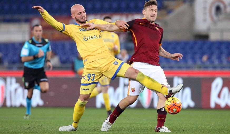 Arlind Ajeti verteidigt bei Frosinone jetzt gegen Grössen wie Francesco Totti.
