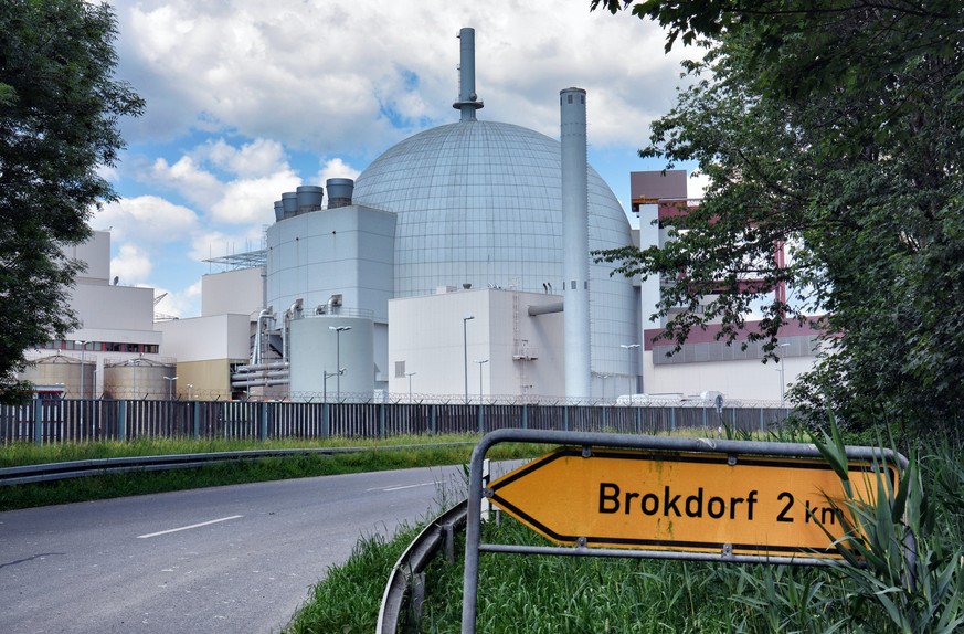 Das stillgelegte Kernkraftwerk Brokdorf (KBR) befindet sich nahe der Gemeinde Brokdorf im Kreis Steinburg, Schleswig-Holstein. AKW