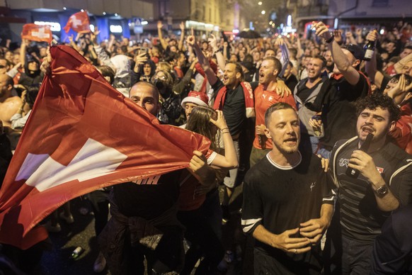 epa09309820 Fans of Switzerland celebrate after the UEFA EURO 2020 round of 16 soccer match between France and Switzerland in Zurich, Switzerland, 29 June 2021. EPA/ENNIO LEANZA