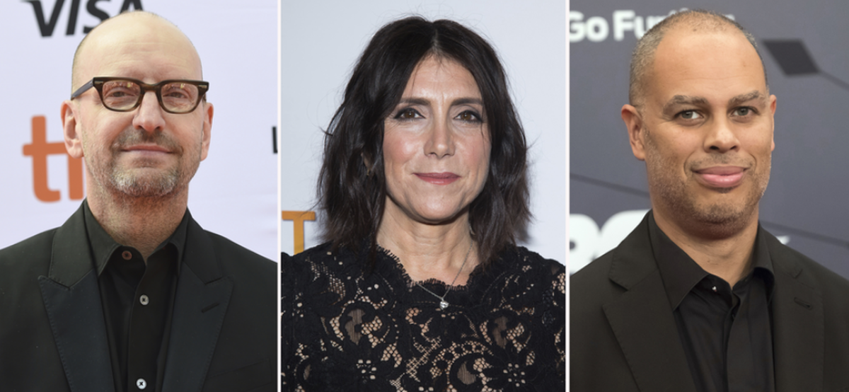 Soderbergh (à gauche) est soutenu dans son projet audacieux par Stacey Sher, productrice de Tarantino, et Jesse Collins, qui a déjà réalisé plusieurs productions pendant le Corona.