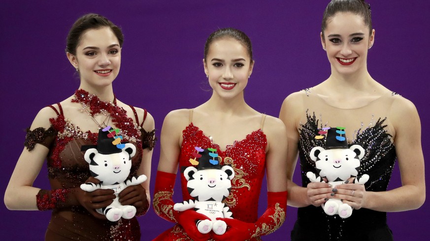 Das Podest 2018: Medwedewa, Sagitowa und die Kanadierin Osmond (von links).