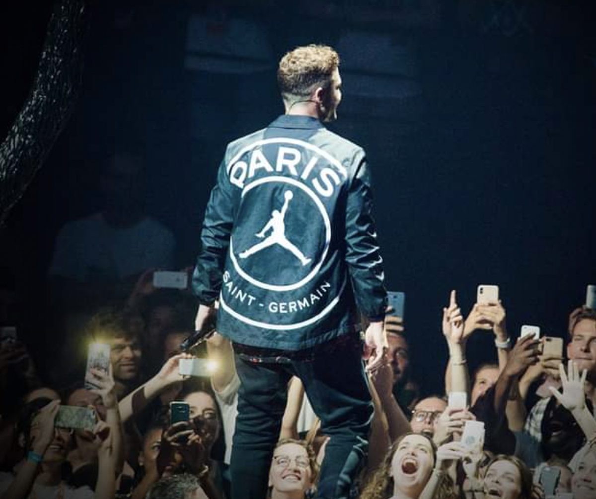 Justin Timberlake trägt bei einem Auftritt eine PSG-Jacke. Ob er dafür bezahlt wurde, ist unklar.