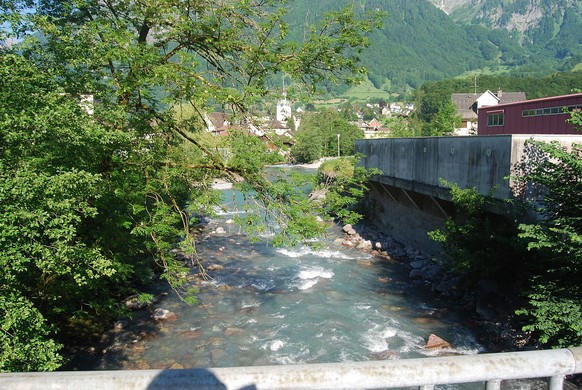 Der Sernf in Schwanden direkt vor der Mündung.
Von Dietrich Michael Weidmann - Eigenes Werk, CC BY-SA 3.0, https://commons.wikimedia.org/w/index.php?curid=10800165