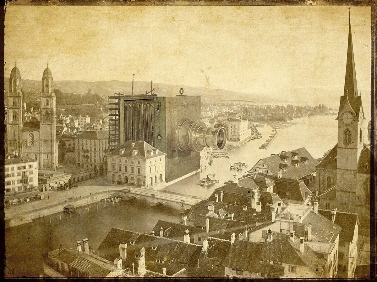Regula Rathgeb war in den 1860er-Jahren die wohl erste Fotografin Zürichs. 
https://achtung.be/arbeiten