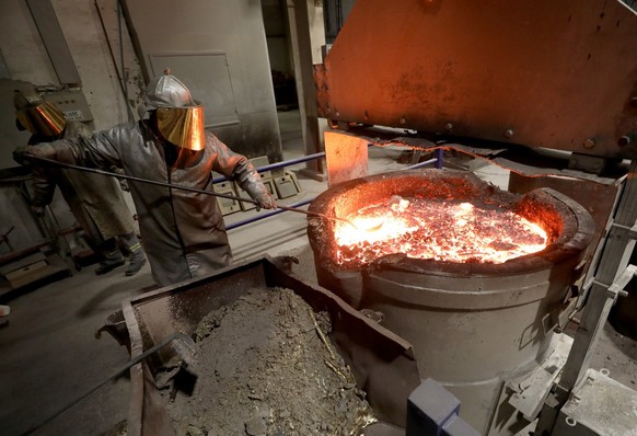December 10, 2020, Mecklenburg-Vorpommern, Waren: Mecklenburg Metallguss GmbH MMG casts a ship propeller with a diameter of 9.60 screw f