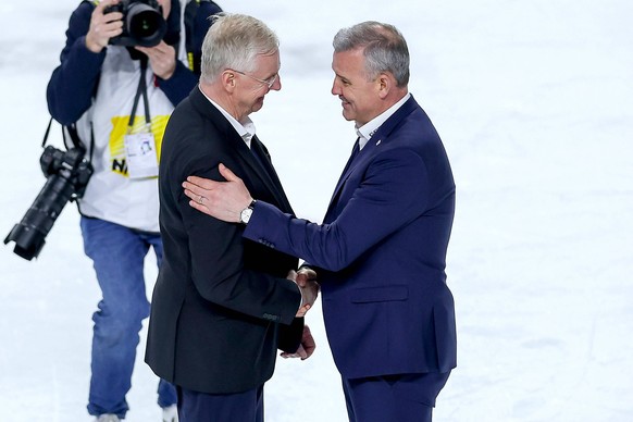 20.04.2026, Eishockey, DEL Halbfinale Play-Offs, Kölner Haie - Eisbären Berlin, Spiel 6, Lanxess-Arena Köln: Cheftrainer Kari Jalonen Kölner Haie hc links neben Cheftrainer Serge Aubin Eisbären Berlin ...
