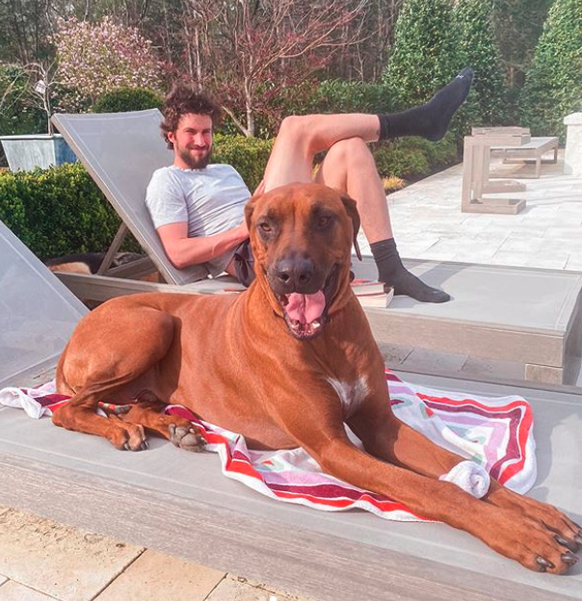 Roman Josi mit Hund in Nashville.