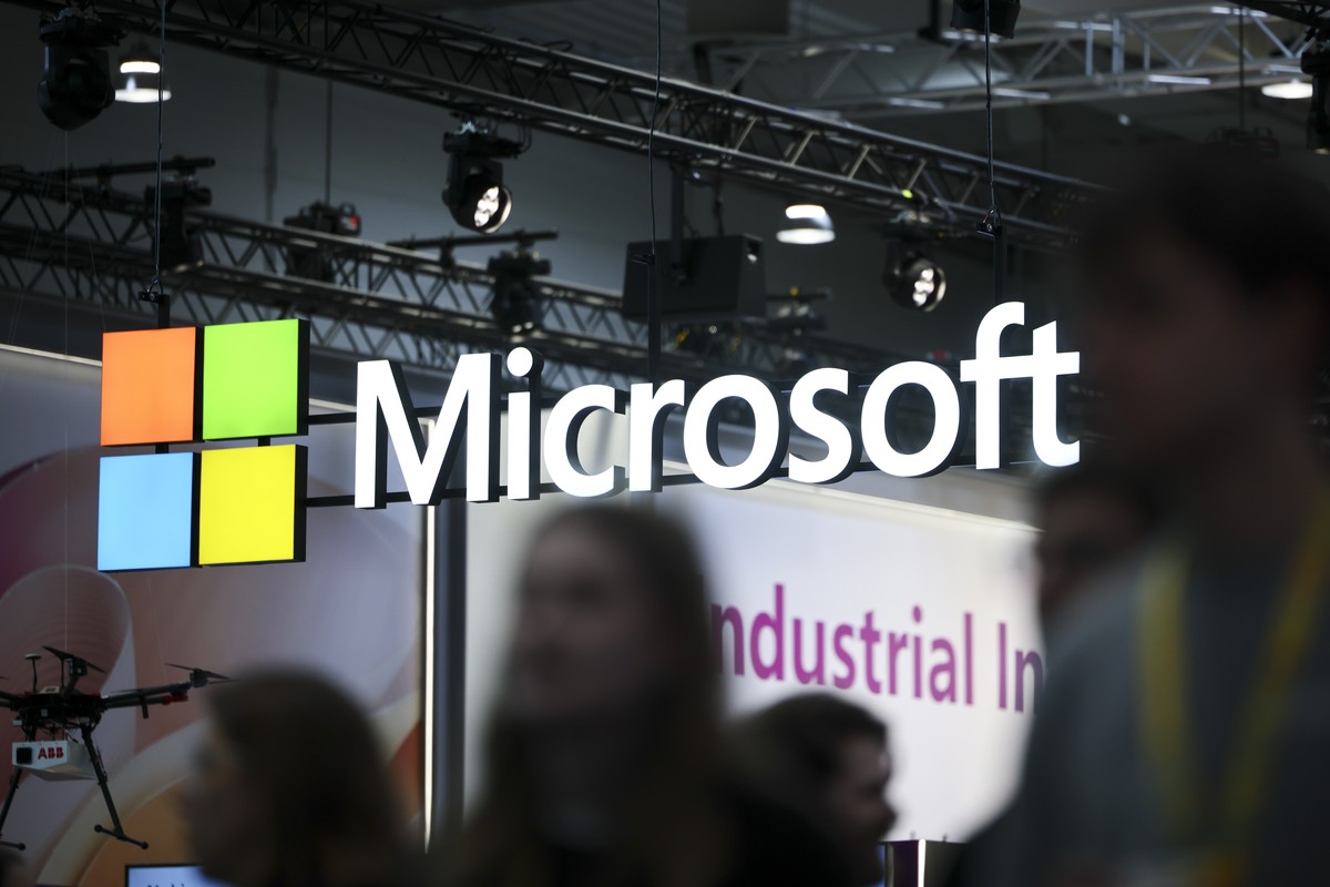 epa12902284 The Microsoft Logo can be seen at a booth at the Hanover Fair 2026 (Hannover Messe) in Hanover, Germany, 20 April 2026. The partner country is Brazil, which is positioning itself as a driv ...