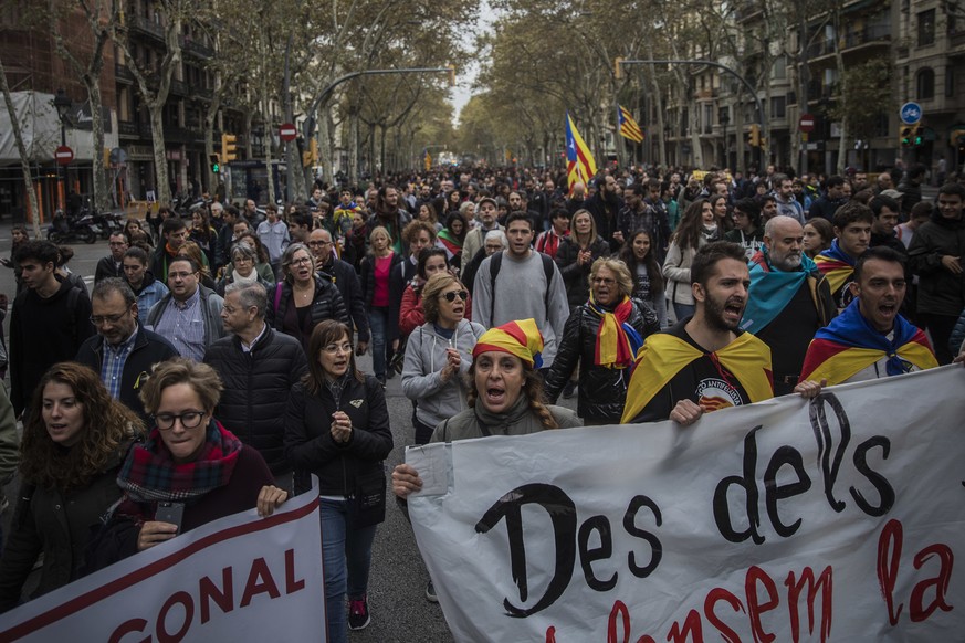 Demonstrators block a road during a general strike in Barcelona, Spain, Wednesday, Nov. 8, 2017. A worker&#039;s union has called for a general strike Wednesday in Catalonia. The regional government w ...