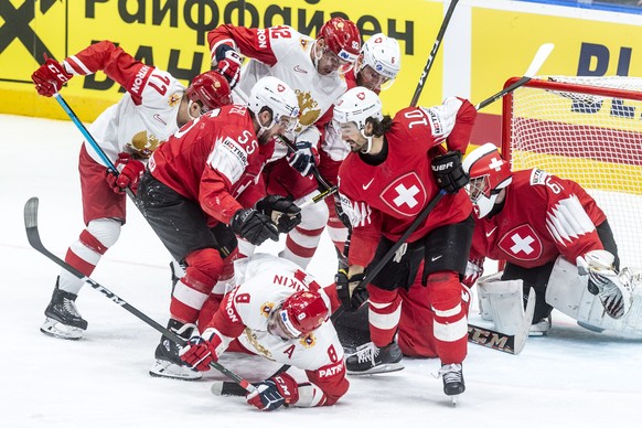 epa07585318 Switzerland&#039;s Romain Loeffel, left, and Switzerland&#039;s Andres Ambuehl, right, against Russia`s Yevgeny Kuznetsov and Russia`s Alexander Ovechkin during the game between Switzerlan ...