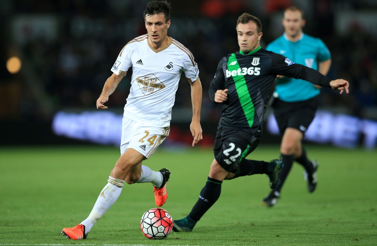 Shaqiri im Zweikampf gestern gegen Swansea. &nbsp;