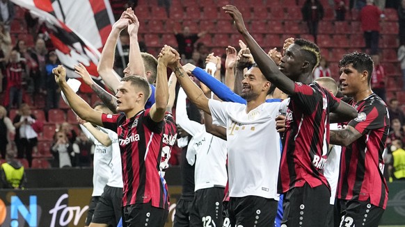 Leverkusen&#039;s decisive scorer Florian Wirtz, left, celebrates with his team and fans after winning the Europa League Group G soccer match between Bayer Leverkusen and Ferencvaros Budapest in Lever ...