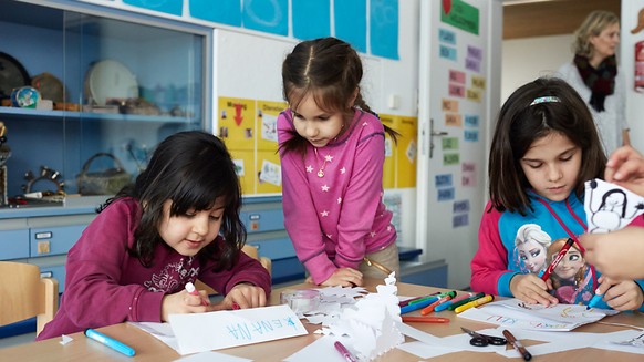 Schicken Eltern ihre Kinder teilweise in die Kita, sollen sie künftig bei der direkten Bundessteuer statt 10&#039;100 Franken bis zu 25&#039;000 Franken abziehen können. Das Parlament hat einem höhere ...