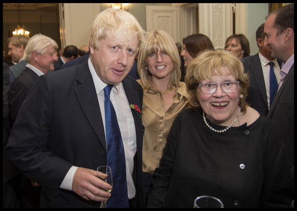 Boris Johnson mit seiner Mutter Charlotte Johnson Wahl (Archivbild aus dem Jahr 2014): Die britische Künstlerin ist im Alter von 79 Jahren gestorben.