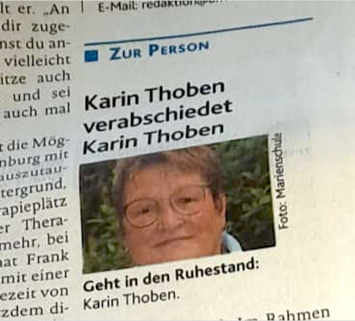 Faildienstag: Frau verabschiedet sich selbst zur Pensionierung.