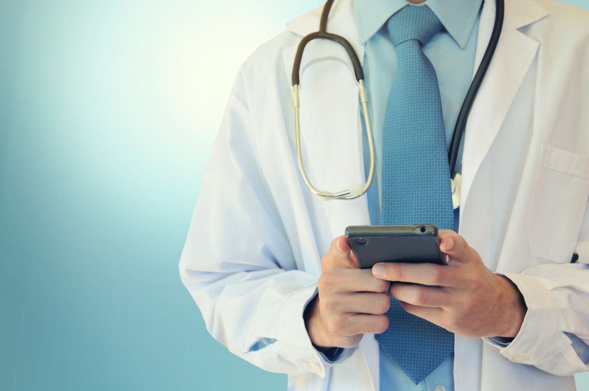 Die Handys von Krankenhausangestellten sind Bakterienschleudern. Auf den Bildschirmen befinden sich mitunter auch antibiotikaresistente Keime. &nbsp;