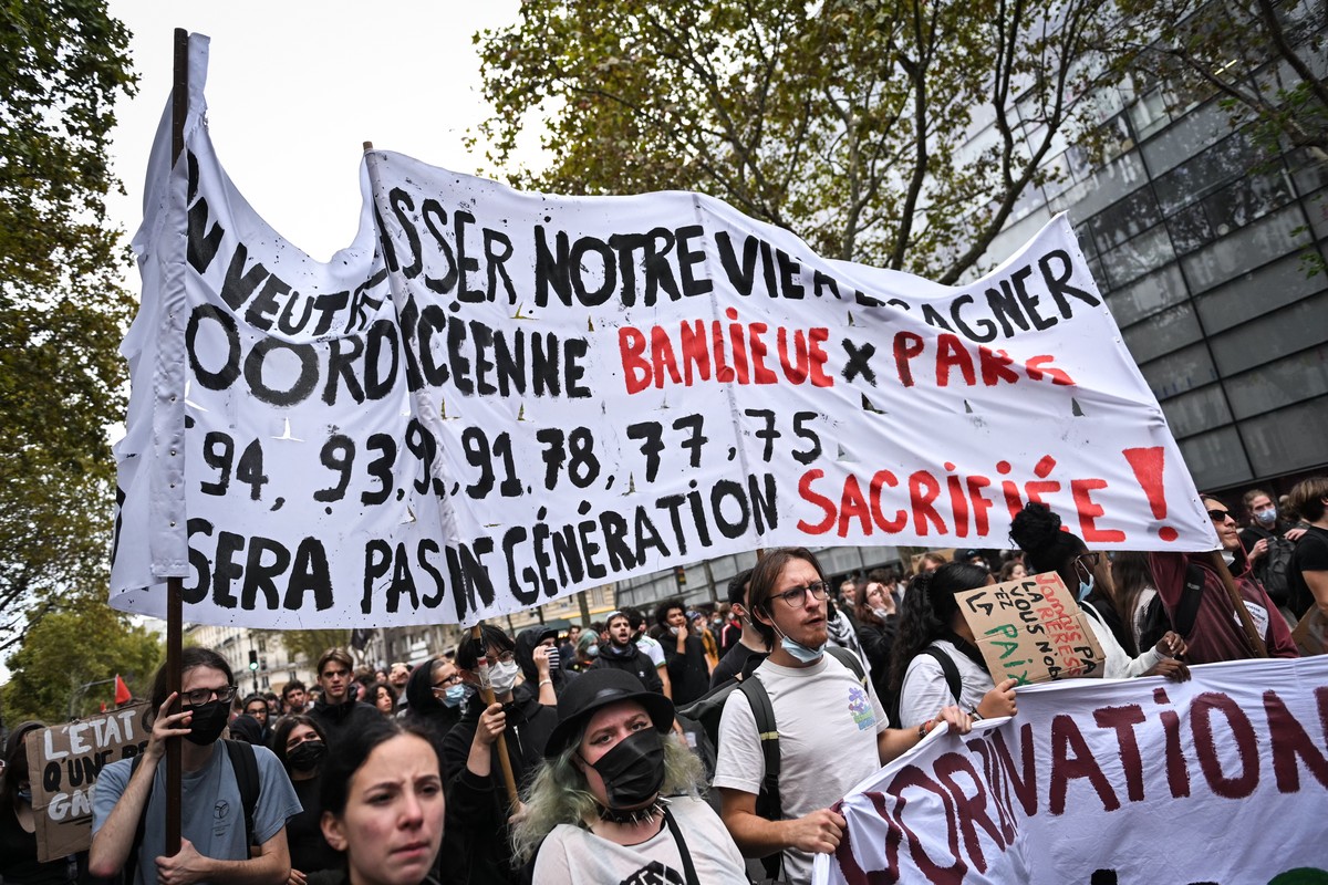 epa13300986 High school students and members of French Unions march during a national day of protest against education conditions in Paris, France, 13 October 2026. Student demonstrations have spread  ...
