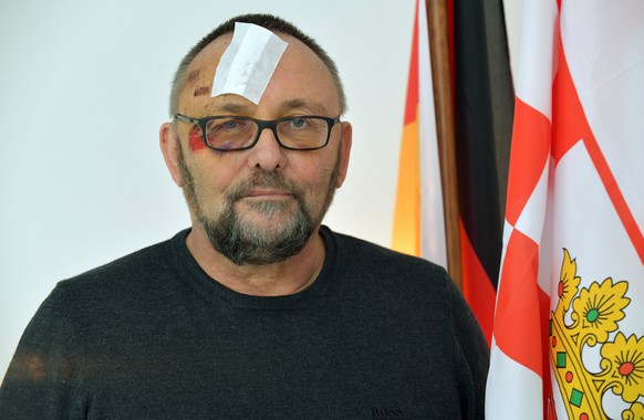 11.01.2019, Bremen: Frank Magnitz, Landesvorsitzender der AfD Bremen, sitzt in Bremer AfD-Buero. Magnitz wurde am 07.01.2019 von unbekannten Taetern angegriffen. (KEYSTONE/DPA/Michael Bahlo)